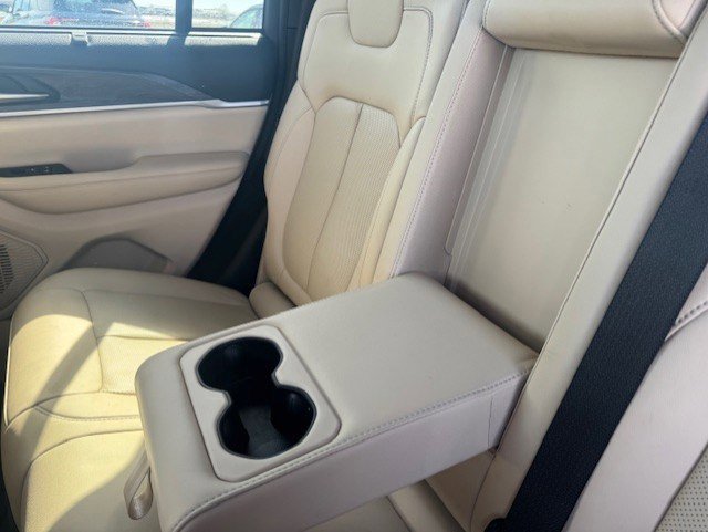 Used 2023 Jeep Grand Cherokee Limited w/ Luxury Tech Group II image 26