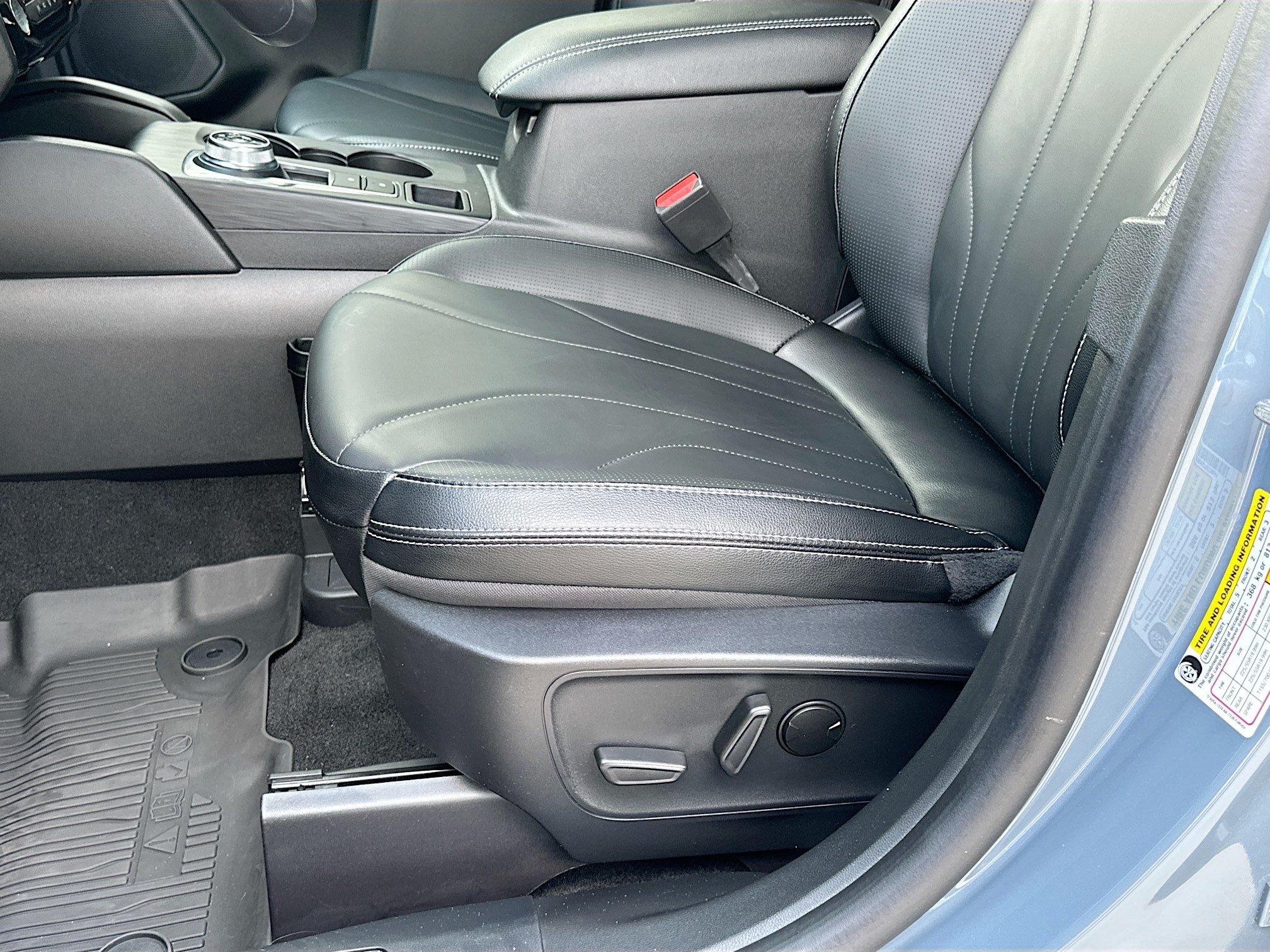 Certified 2025 Ford Escape Platinum w/ Premium Technology Package FWD image 20
