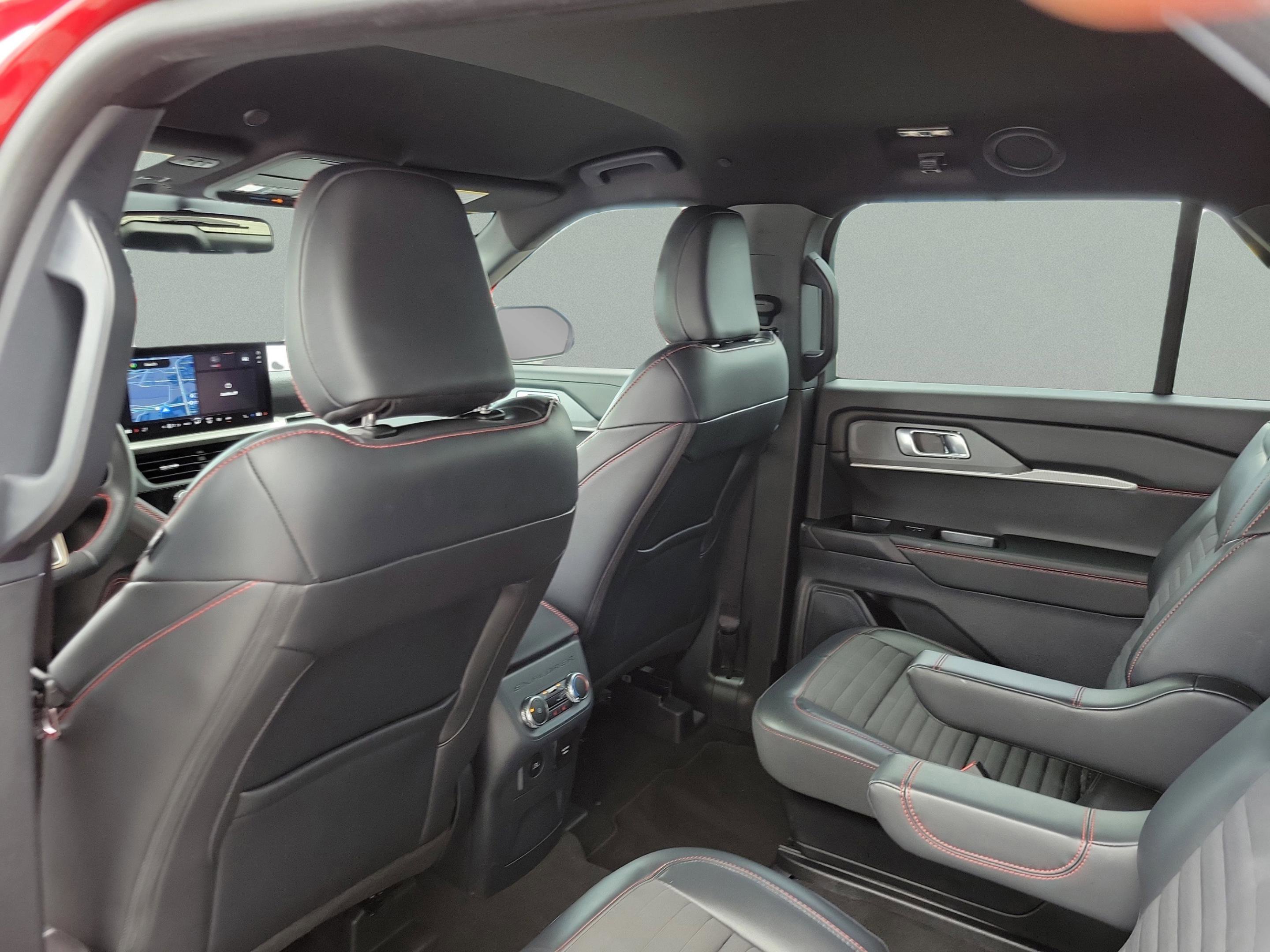 Certified 2025 Ford Explorer ST-Line w/ Premium Package RWD image 12