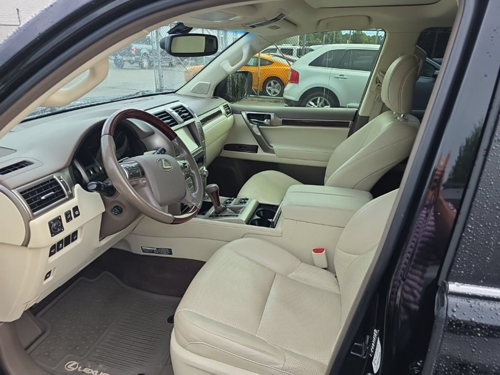 Used 2017 Lexus GX 460 Luxury AWD/4WD image 3