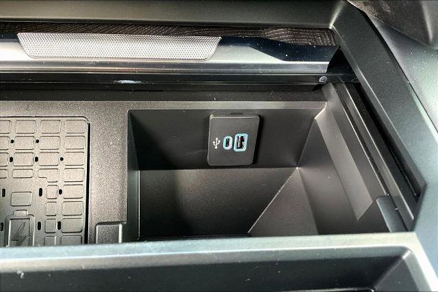 Certified 2025 Ford F350 Platinum w/ FX4 Off-Road Package image 26