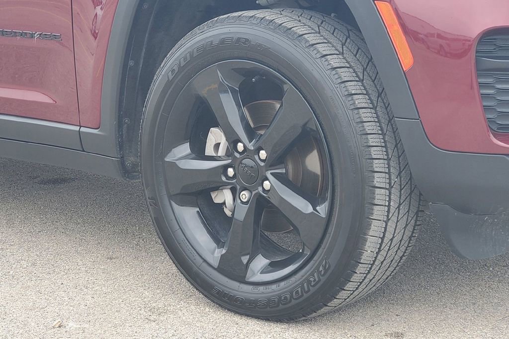 Used 2023 Jeep Grand Cherokee Altitude RWD image 28