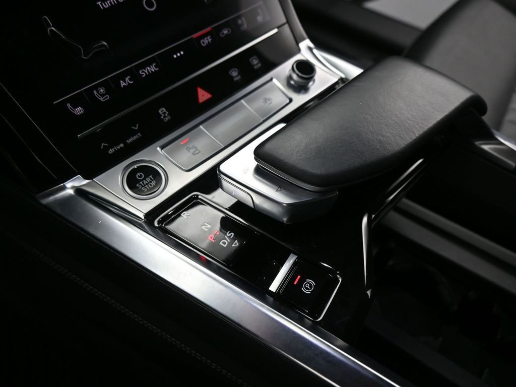 Used 2022 Audi e-tron Premium Plus image 16