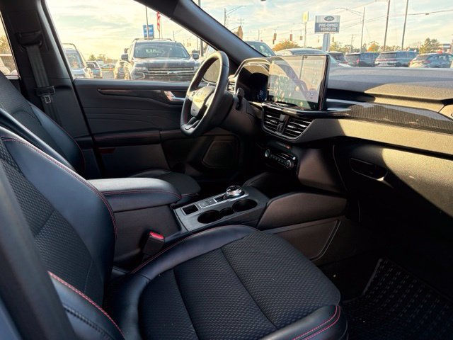 Certified 2023 Ford Escape ST-Line Elite AWD/4WD image 12