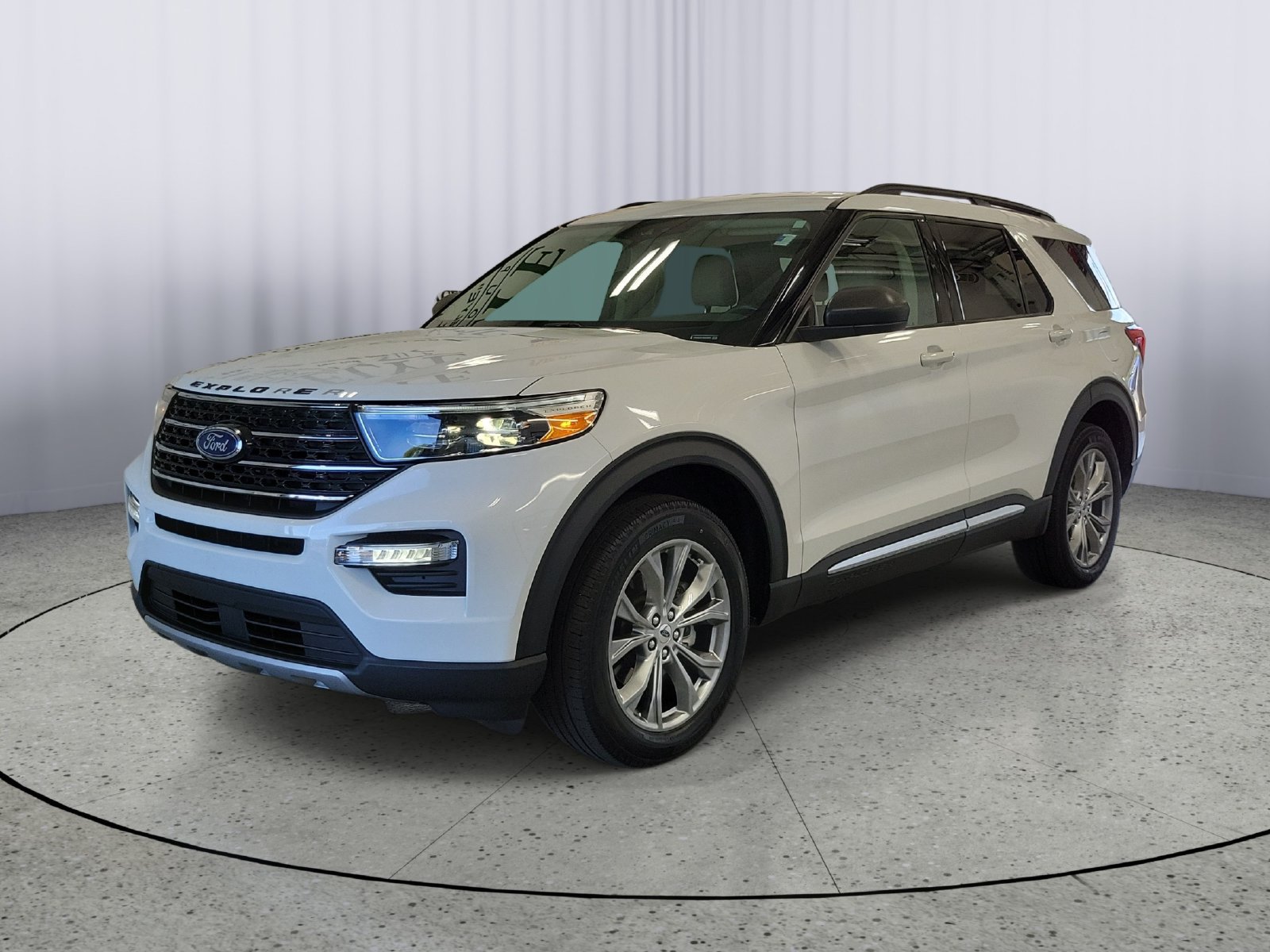 Certified 2022 Ford Explorer XLT w/ Equipment Group 202A AWD/4WD image 4