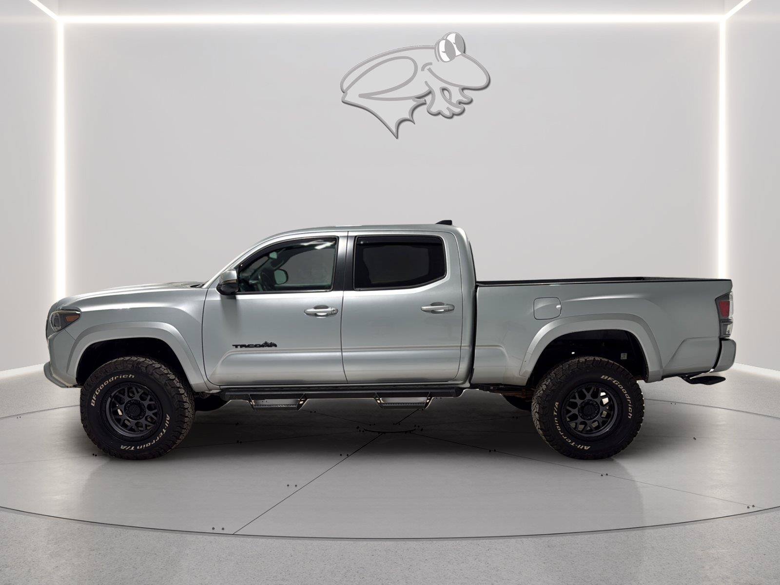 Used 2023 Toyota Tacoma TRD Sport w/ Black Out Package (TMS) AWD/4WD image 2