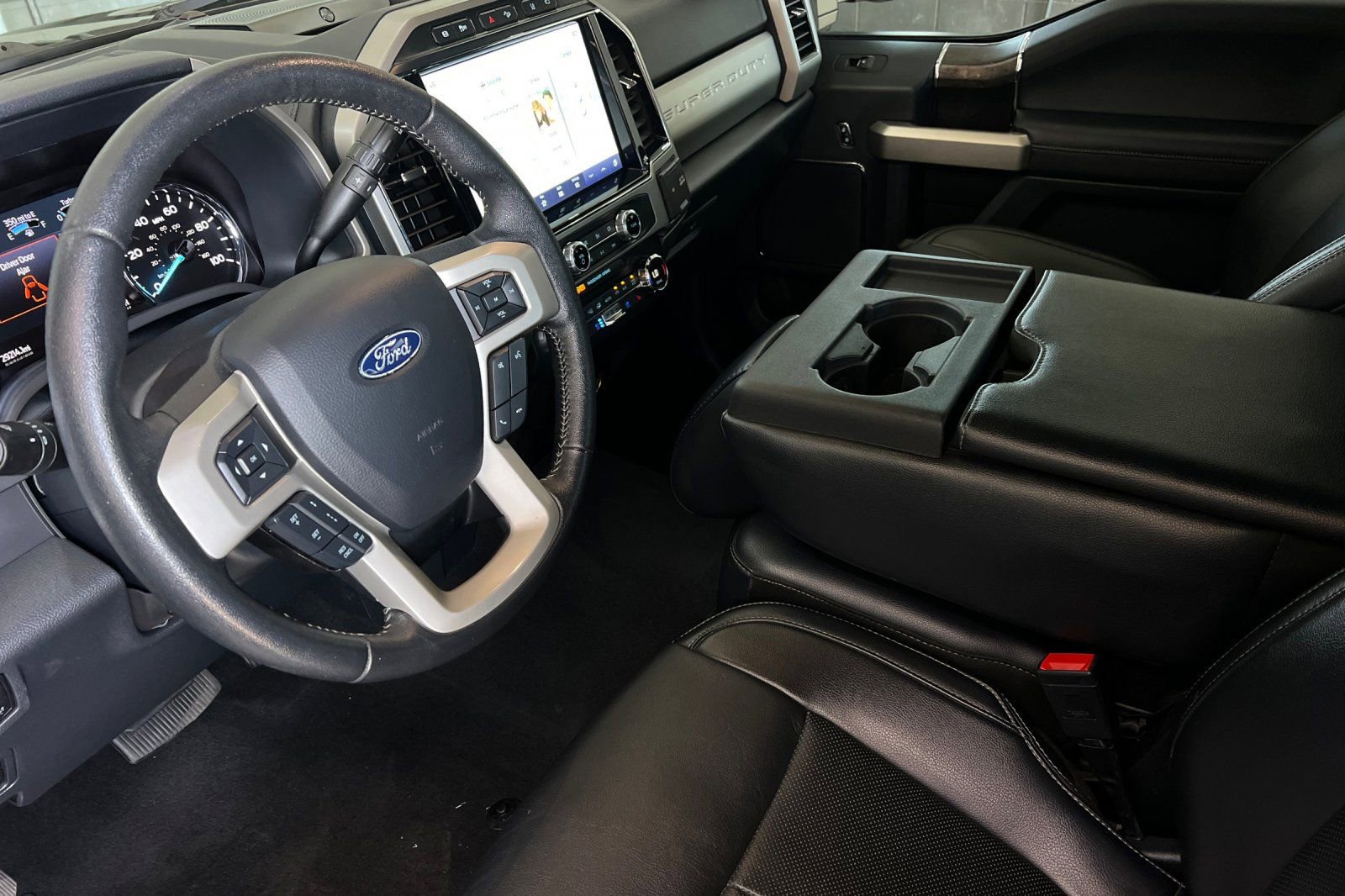 Certified 2022 Ford F250 Lariat w/ Black Appearance Package AWD/4WD image 9