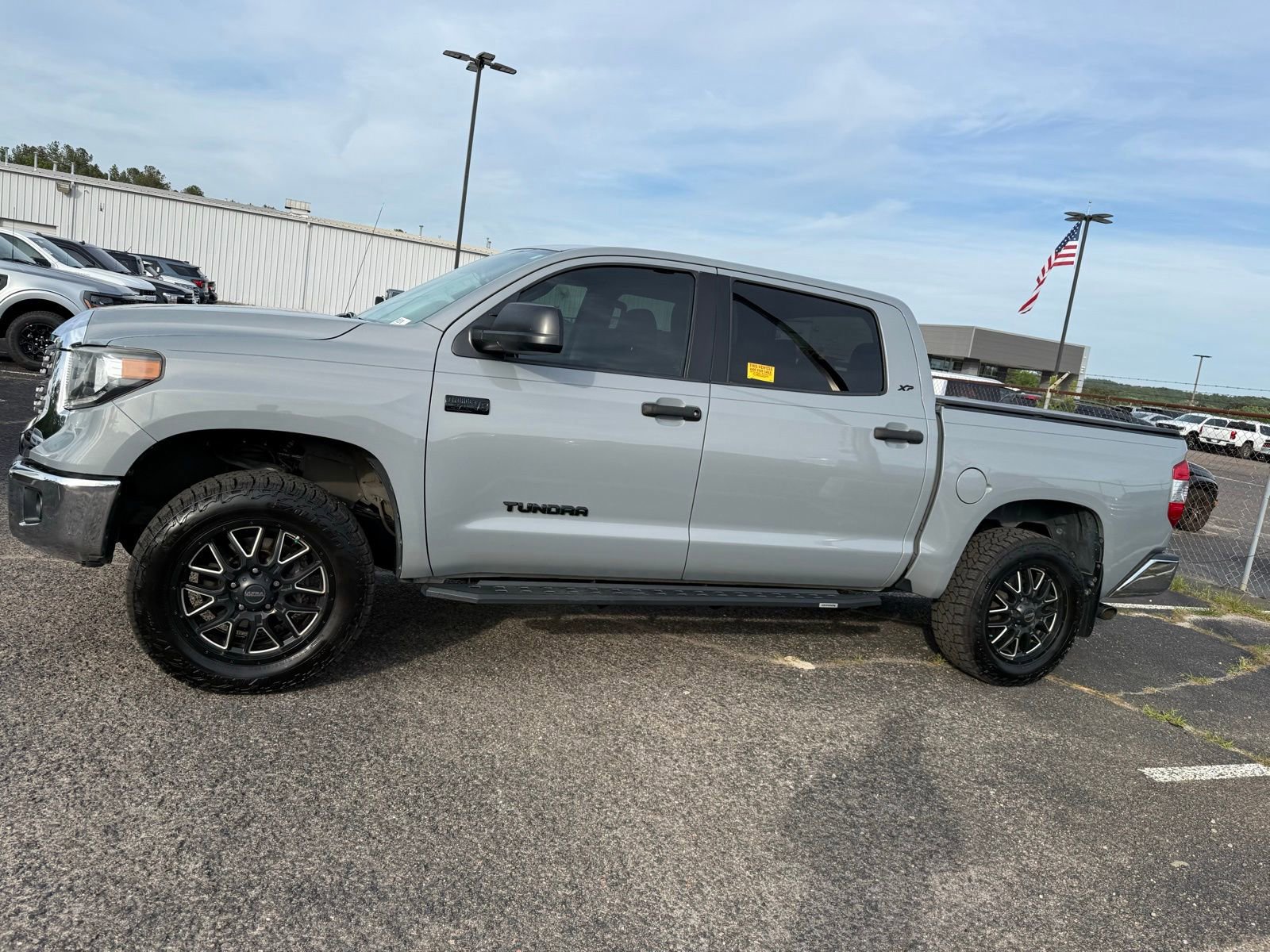 Used 2019 Toyota Tundra SR5 w/ SR5 Upgrade Package AWD/4WD image 2
