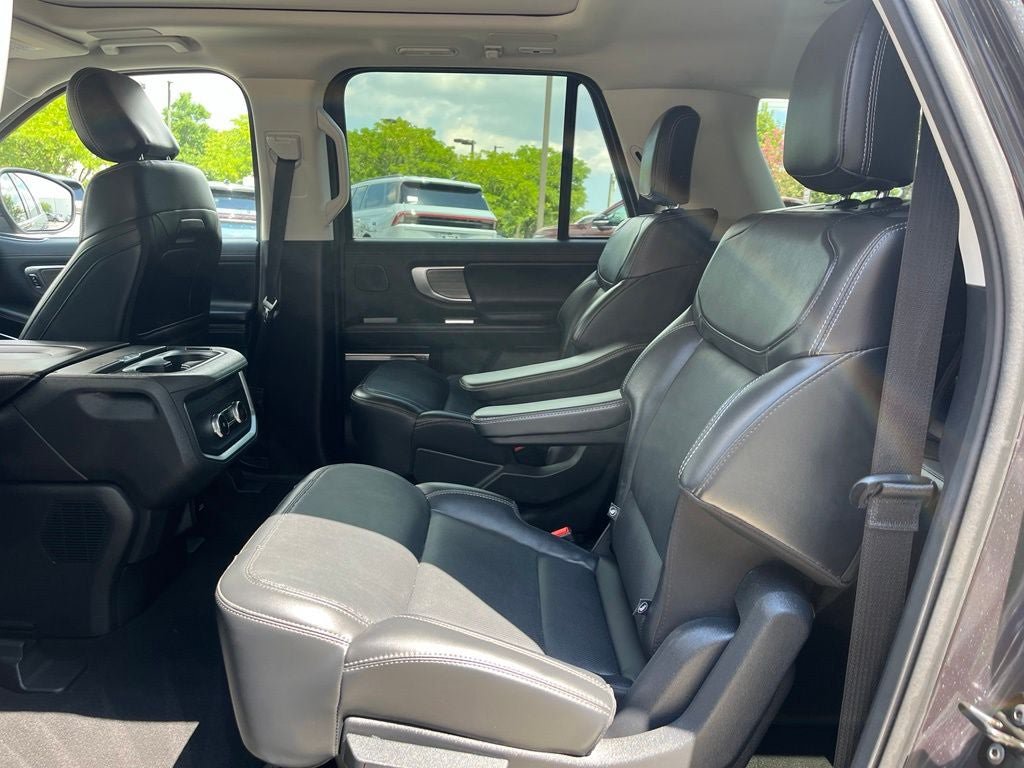 Certified 2025 Ford Expedition Max Platinum w/ Driver's Package AWD/4WD image 13