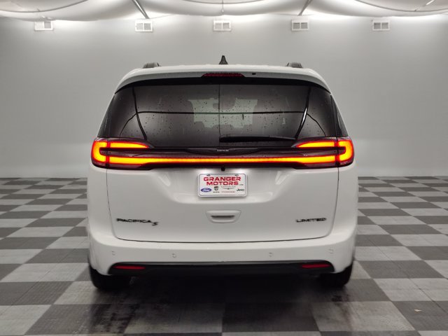 Used 2026 Chrysler Pacifica Limited w/ S Appearance Package FWD image 9