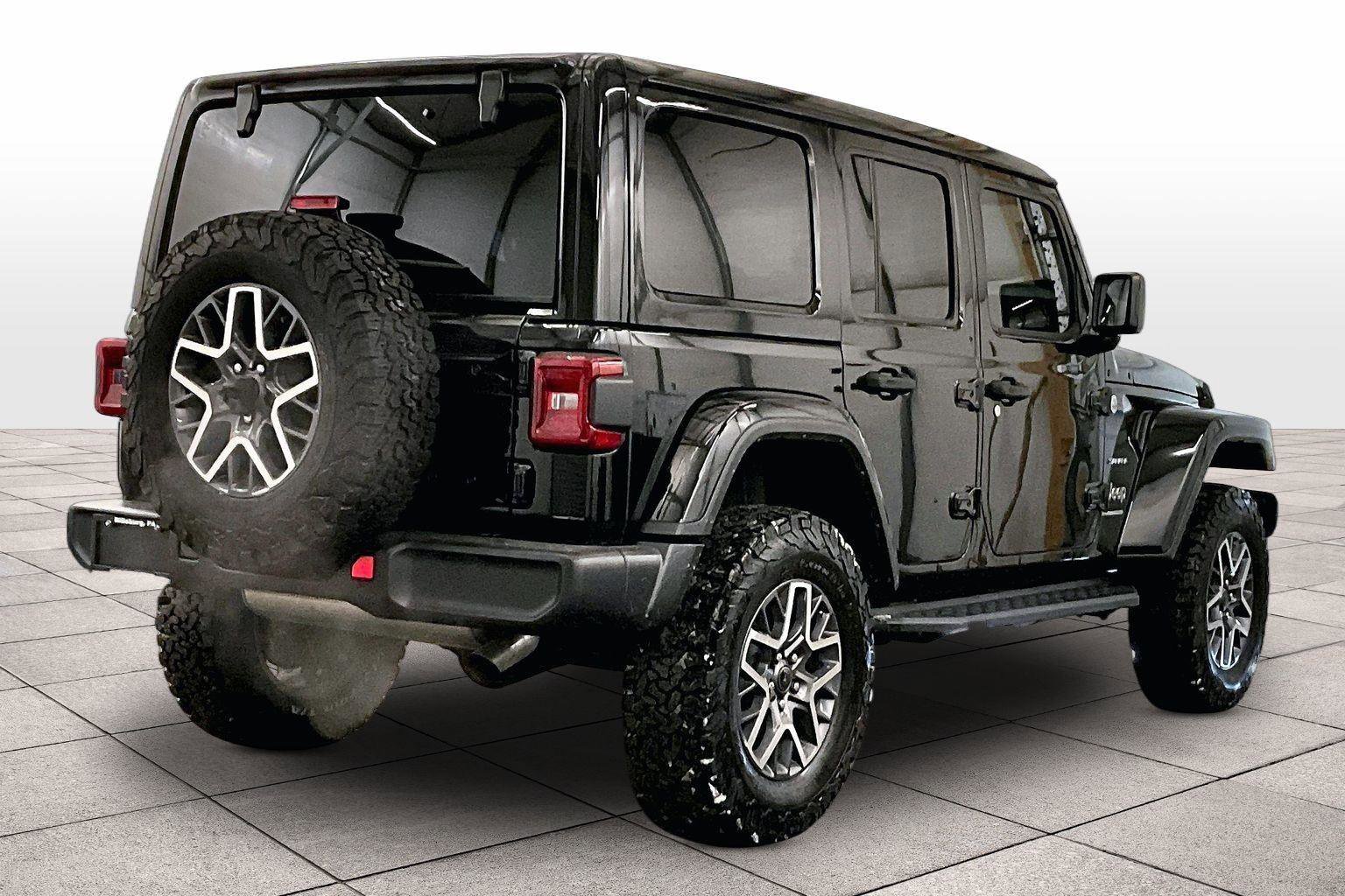 Used 2024 Jeep Wrangler Sahara w/ Technology Group image 11