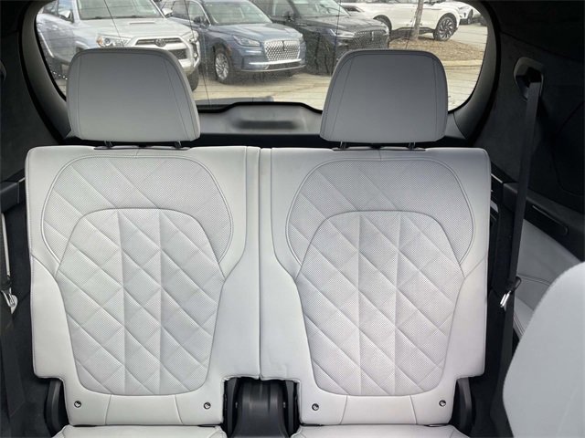 Used 2023 BMW X7 xDrive40i w/ M Sport Package image 18