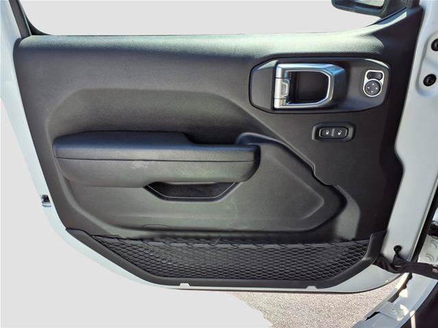 Used 2026 Jeep Wrangler Unlimited Rubicon AWD/4WD image 17