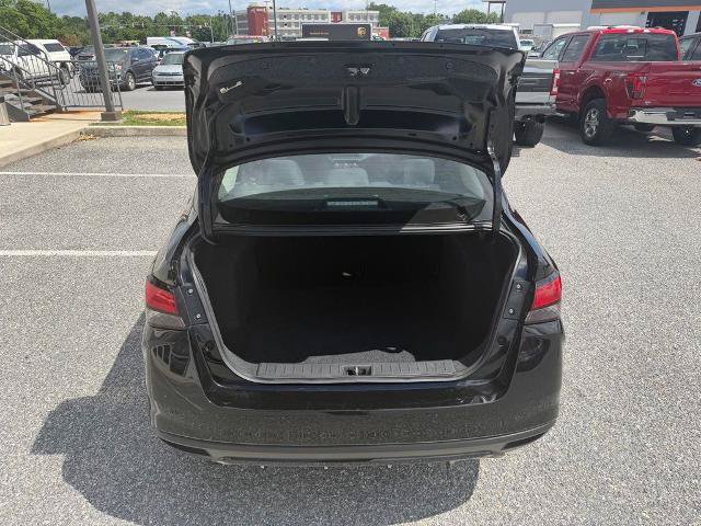Used 2025 Nissan Versa SV FWD image 9