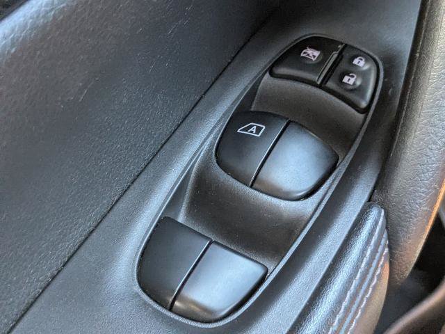 Used 2020 Nissan Rogue SV FWD image 24