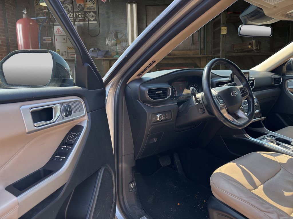 Certified 2022 Ford Explorer Limited w/ Equipment Group 301A image 17