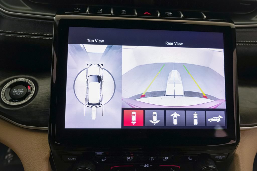 Used 2023 Jeep Grand Cherokee Limited w/ Luxury Tech Group II AWD/4WD image 16