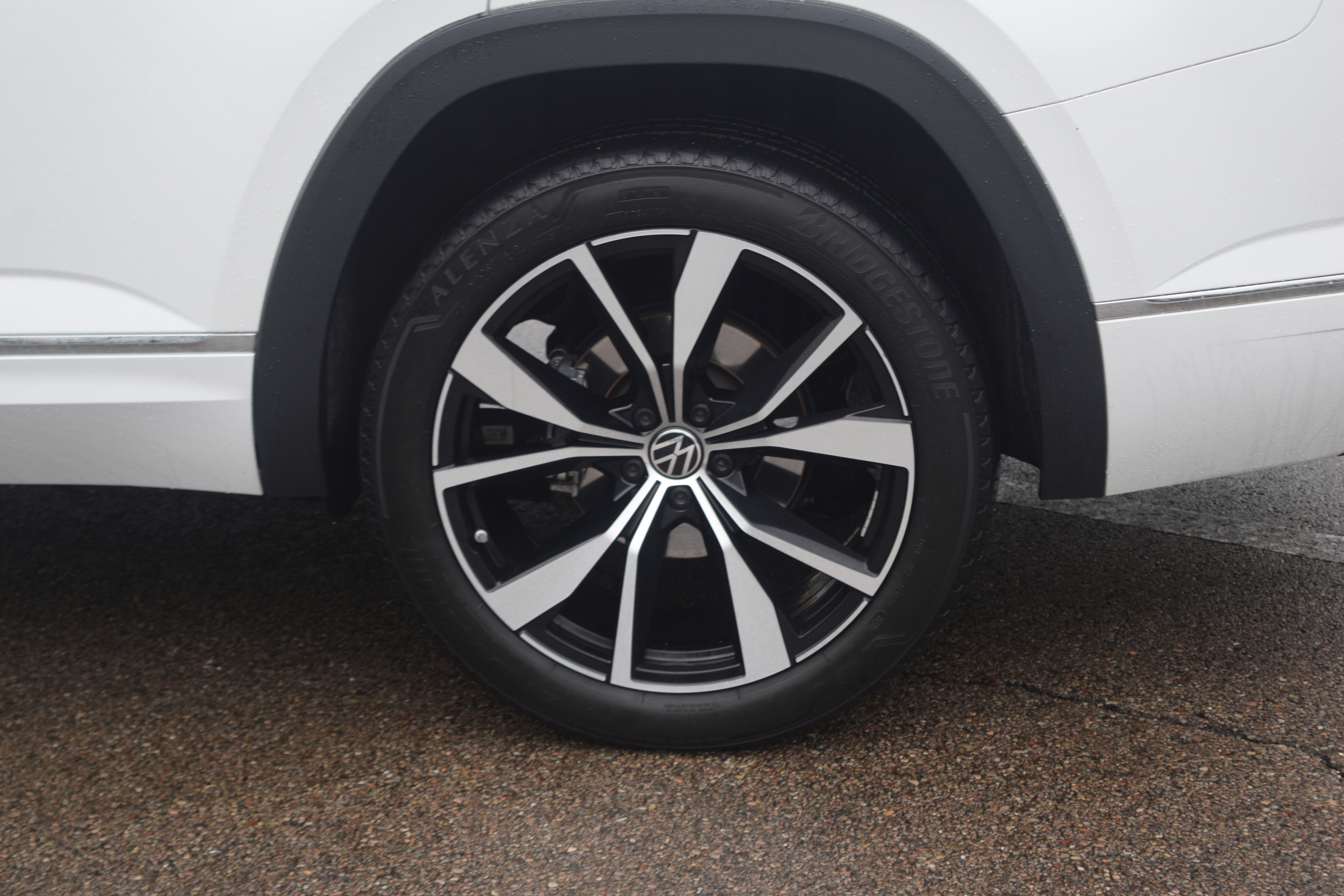 Used 2024 Volkswagen Atlas SEL Premium R-Line image 33