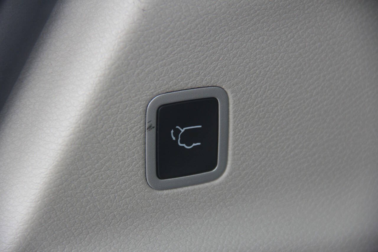 Used 2024 Chrysler Pacifica Touring-L FWD image 13