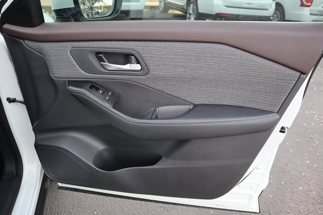 Used 2023 Nissan Rogue SV image 17