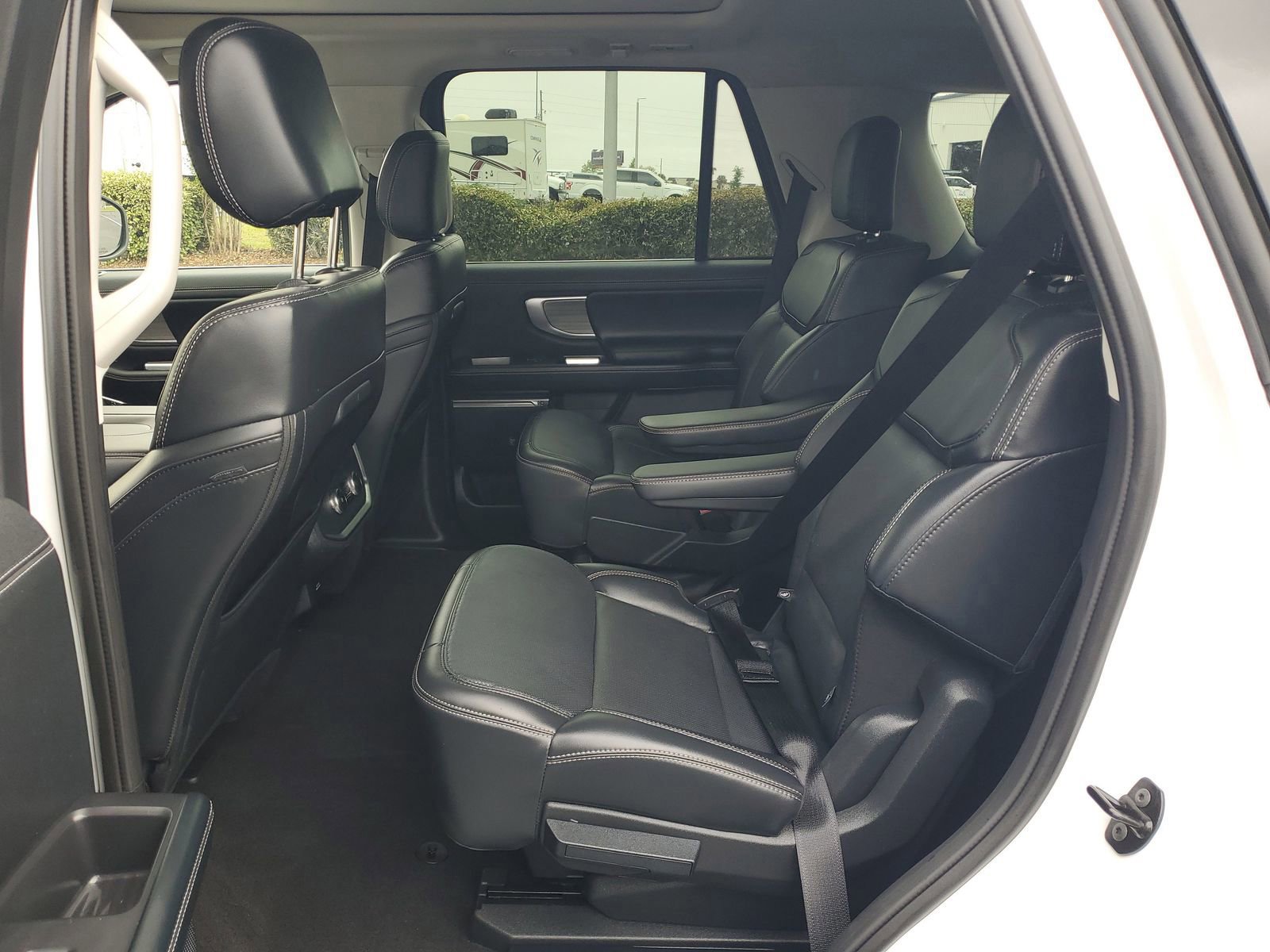 Certified 2025 Ford Expedition Platinum image 12