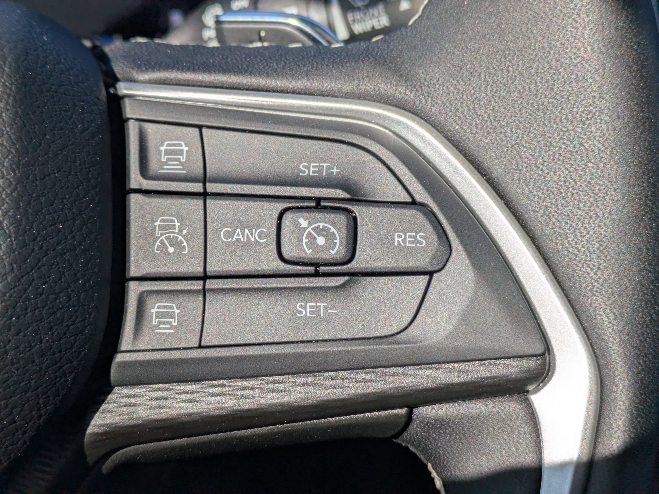 Used 2025 Jeep Grand Cherokee Laredo w/ Luxury Tech Group I image 16