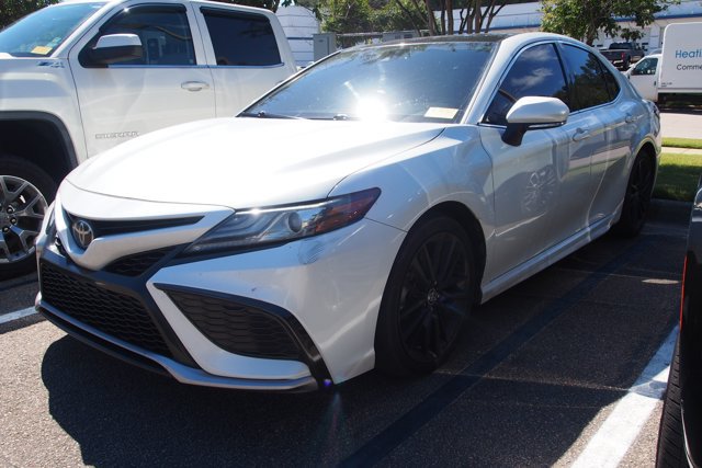 Used 2022 Toyota Camry XSE FWD image 4