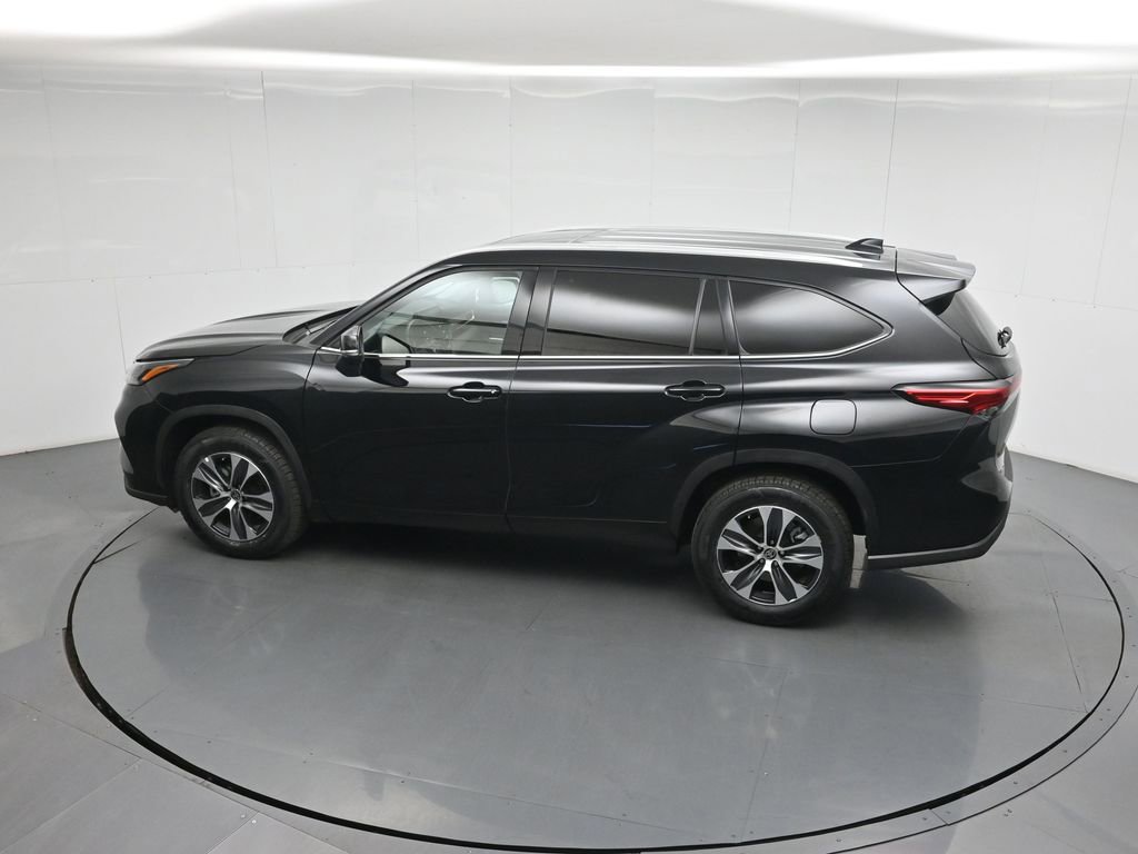 Used 2022 Toyota Highlander XLE FWD image 45