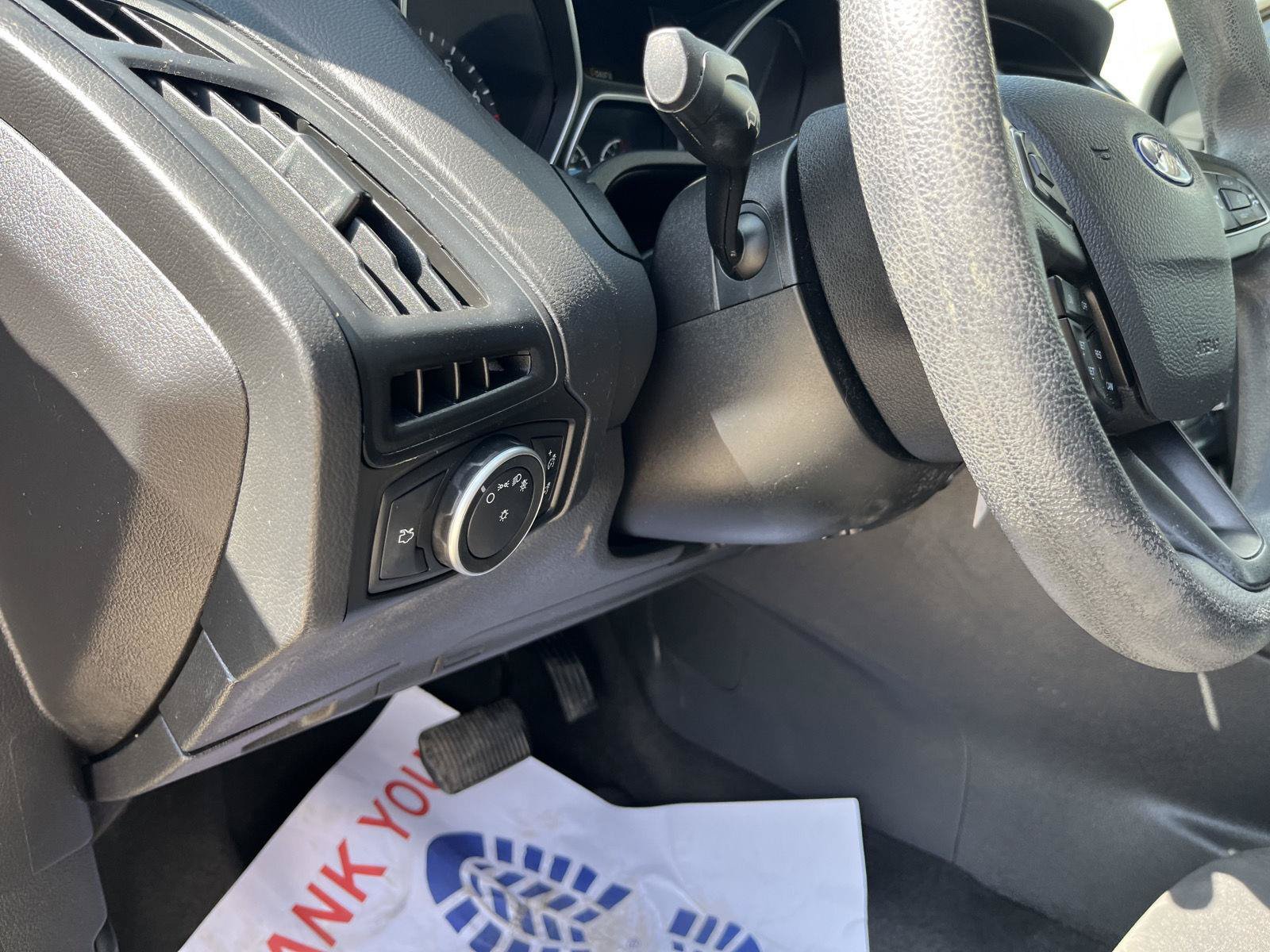 Certified 2018 Ford Focus SE FWD image 15