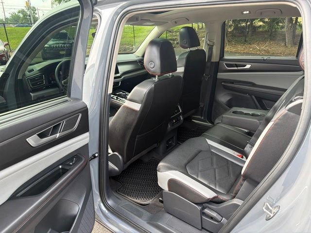 Used 2024 Volkswagen Atlas Peak Edition SE AWD/4WD image 19