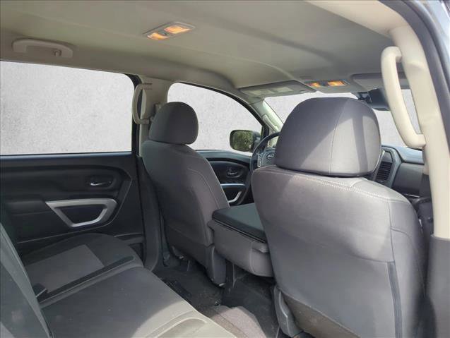 Used 2024 Nissan Titan SV image 19