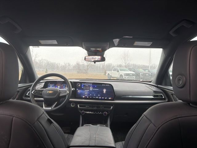 Used 2025 Chevrolet Traverse LT w/ Driver Confidence Package image 16