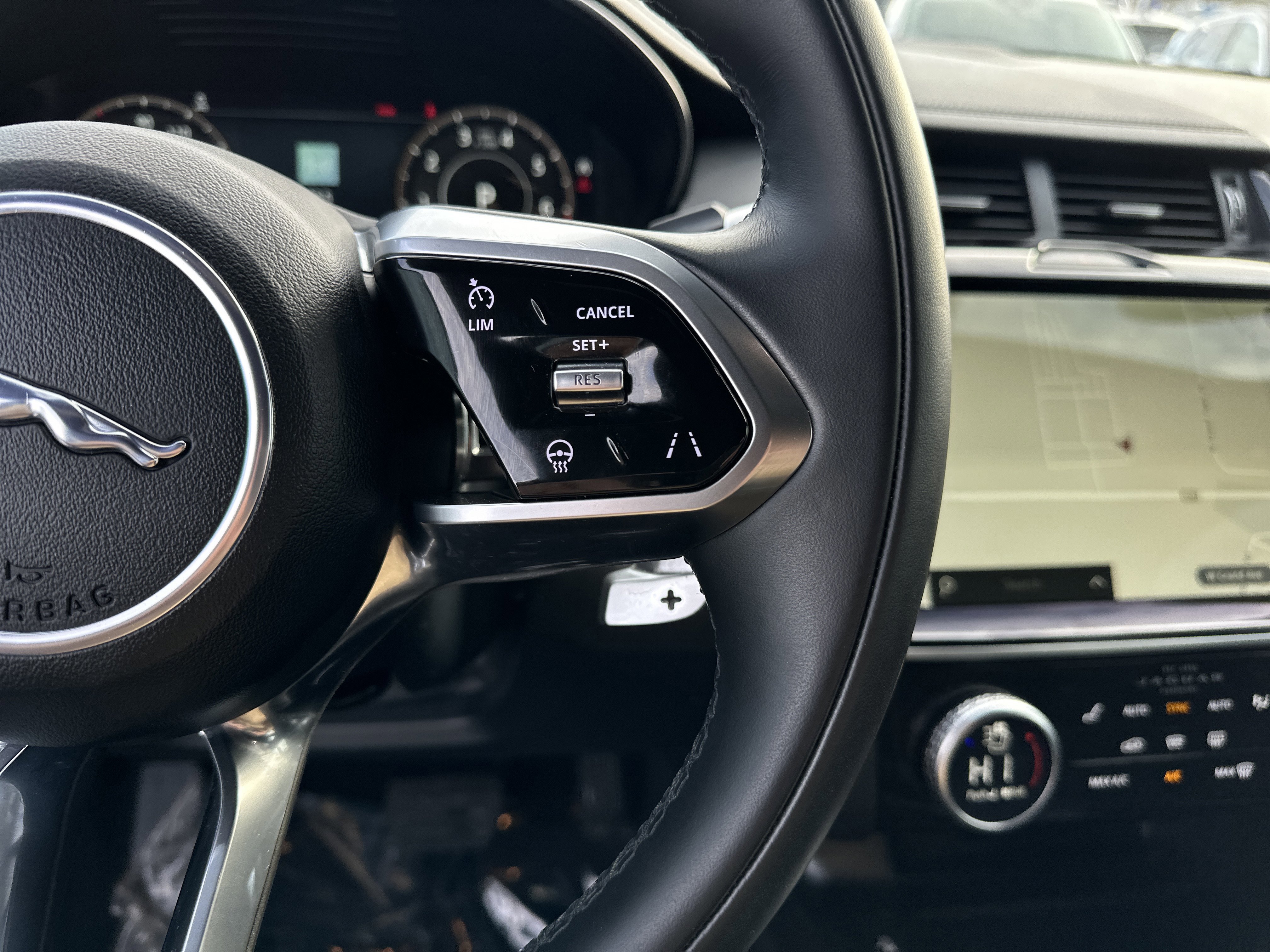 Used 2022 Jaguar E-PACE SE image 22