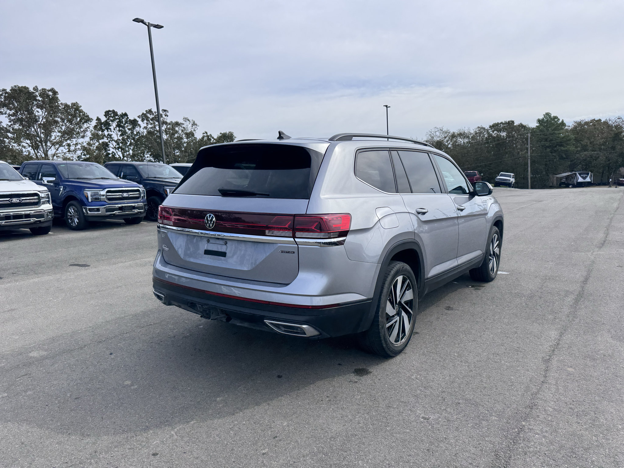 Used 2024 Volkswagen Atlas SE AWD/4WD image 13