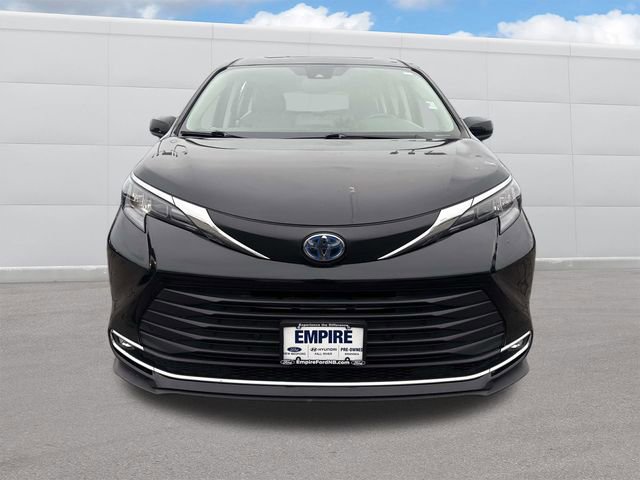 Used 2024 Toyota Sienna XLE image 13