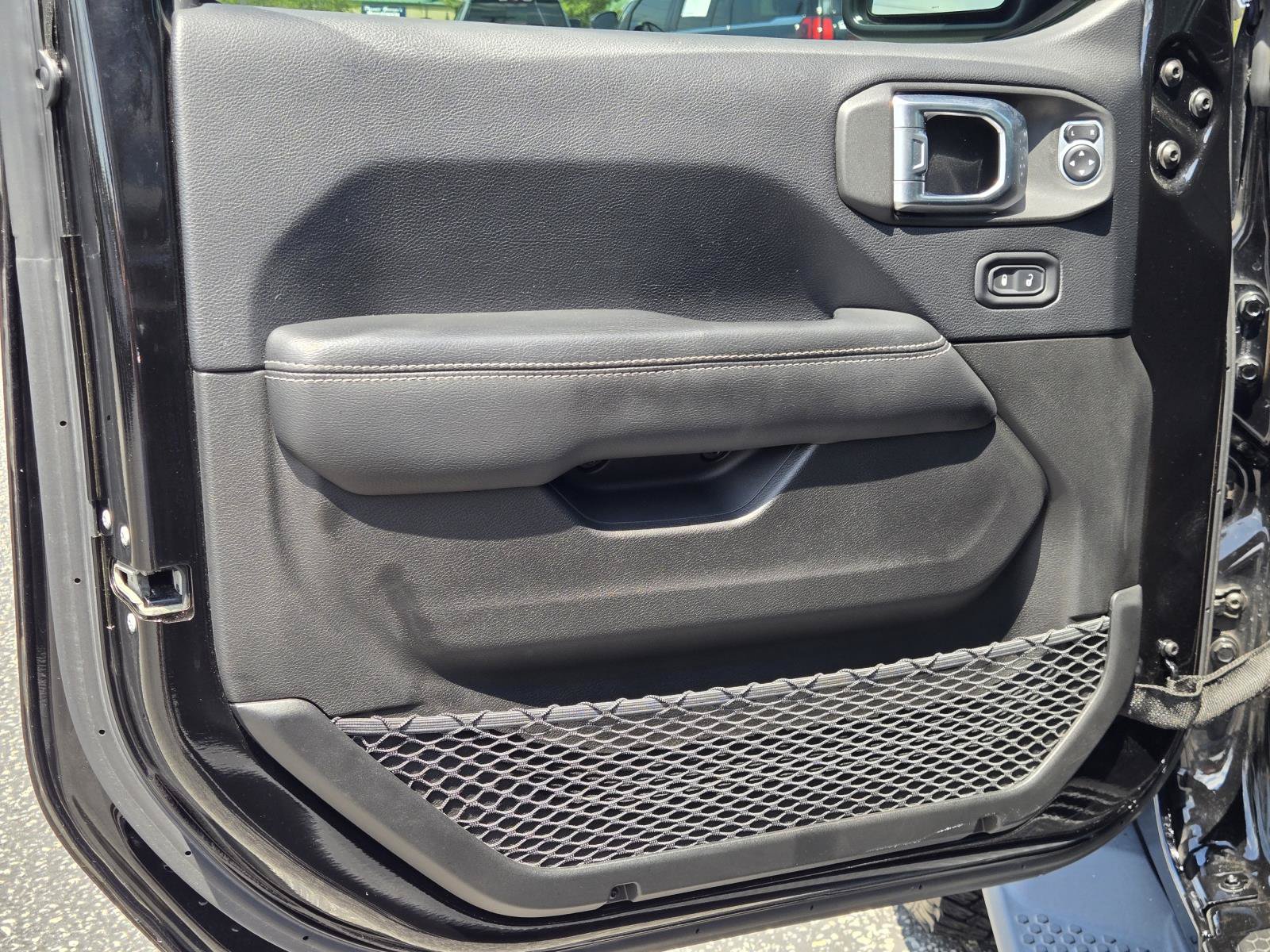 Used 2019 Jeep Wrangler Unlimited Sahara AWD/4WD image 23