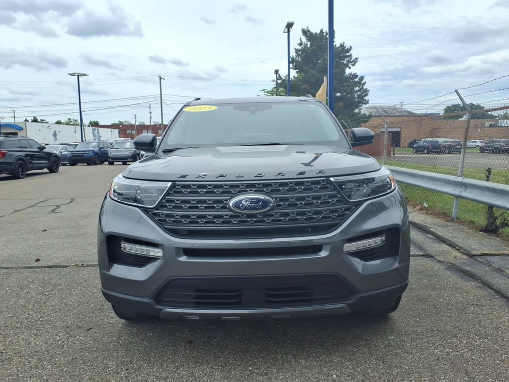 Certified 2023 Ford Explorer XLT w/ Equipment Group 202A AWD/4WD image 3