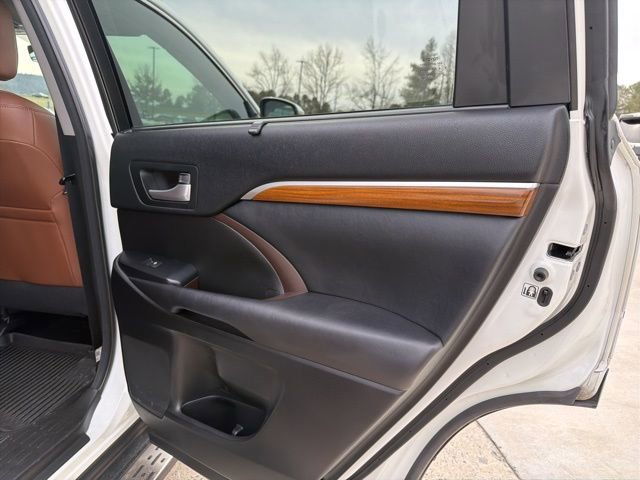 Used 2017 Toyota Highlander Limited Platinum image 9