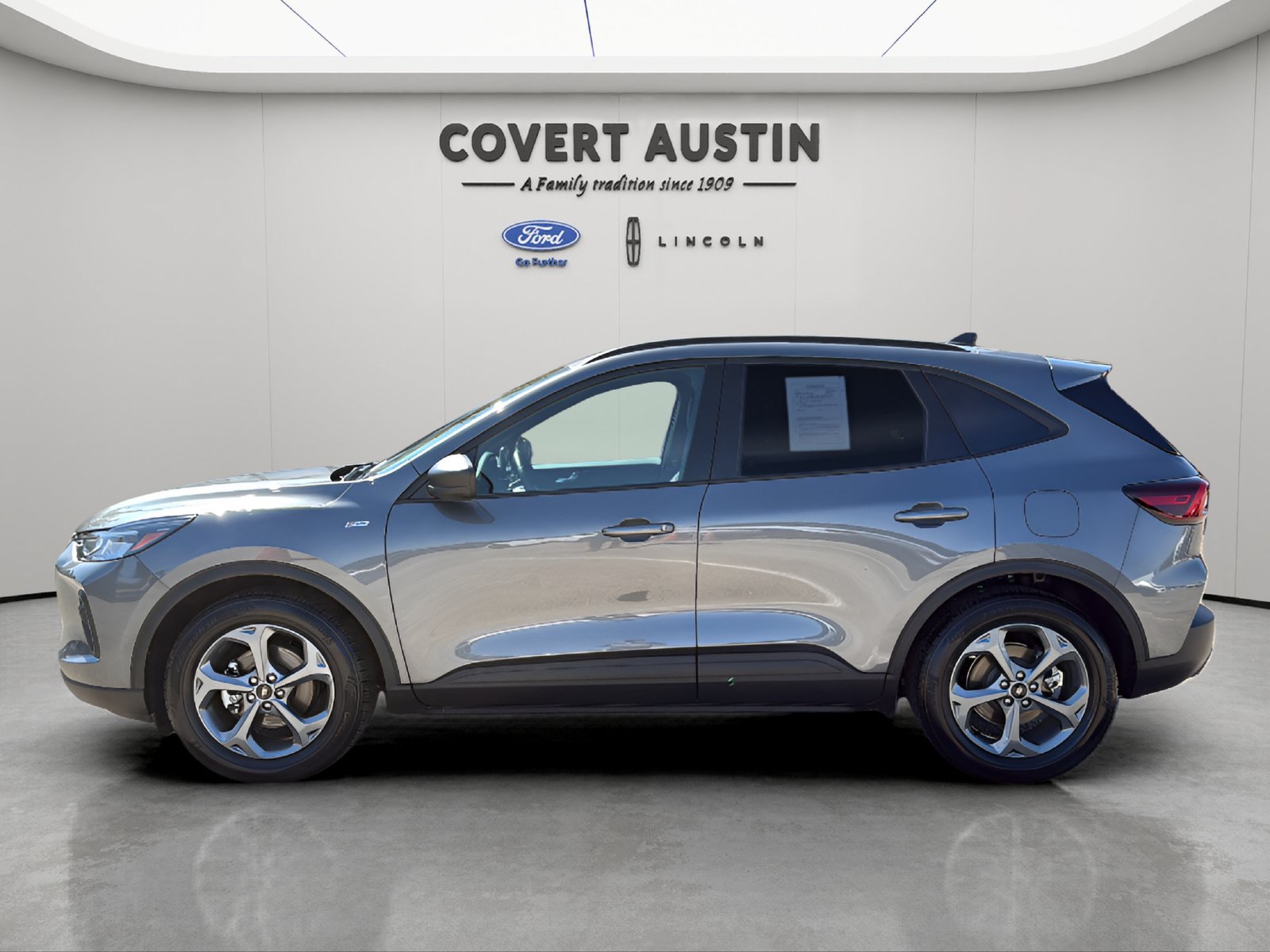 Certified 2025 Ford Escape ST-Line FWD image 2