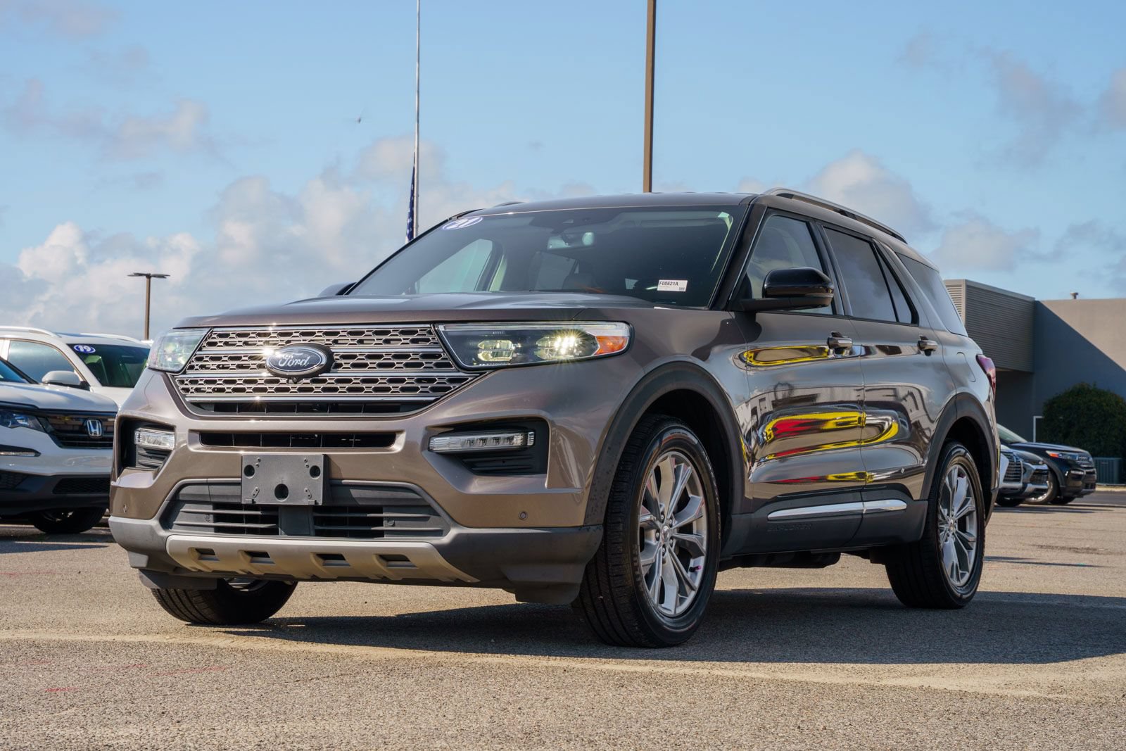 Certified 2021 Ford Explorer Limited AWD/4WD image 3