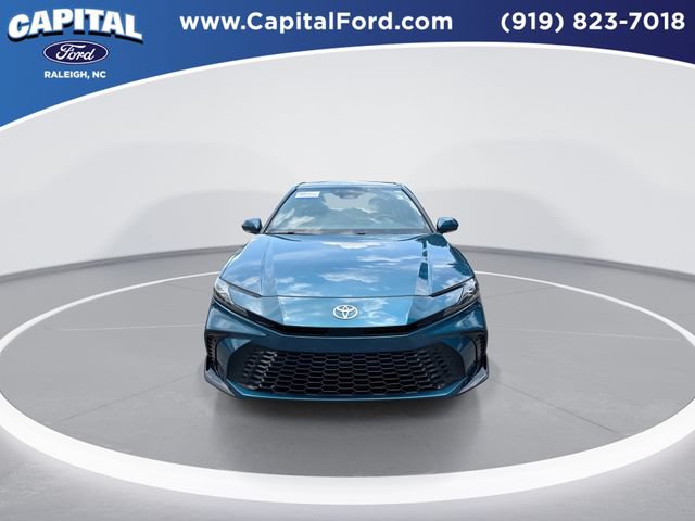 Used 2025 Toyota Camry SE FWD image 3