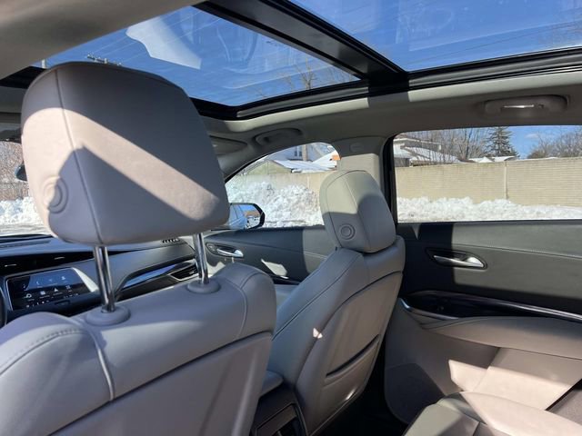 Used 2022 Cadillac XT4 Luxury w/ Cold Weather Package image 17