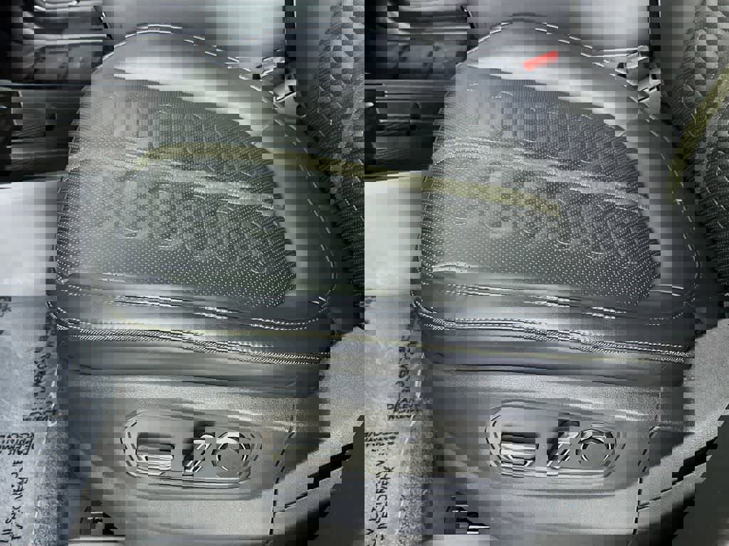 Used 2025 Rivian R1S Adventure image 30