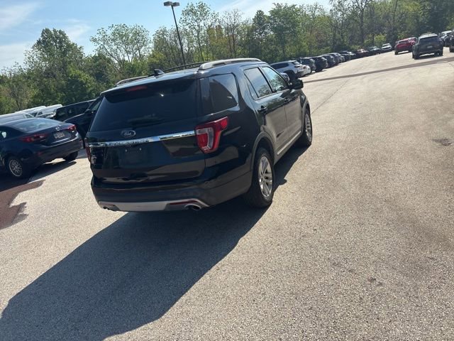 Certified 2017 Ford Explorer XLT w/ Equipment Group 202A FWD image 31