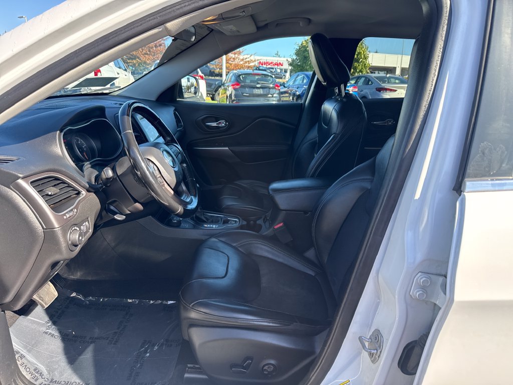 Used 2020 Jeep Cherokee Latitude Plus w/ Cold Weather Group AWD/4WD image 16