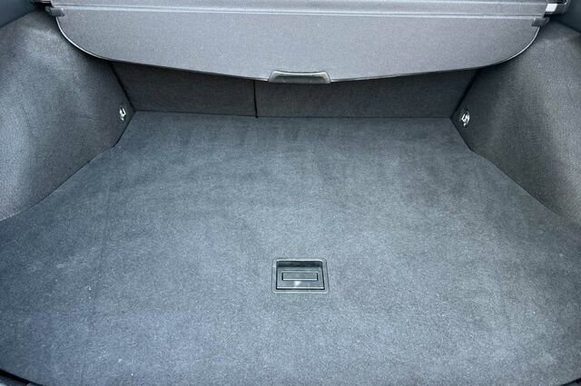 Used 2022 Toyota Prius LE image 12