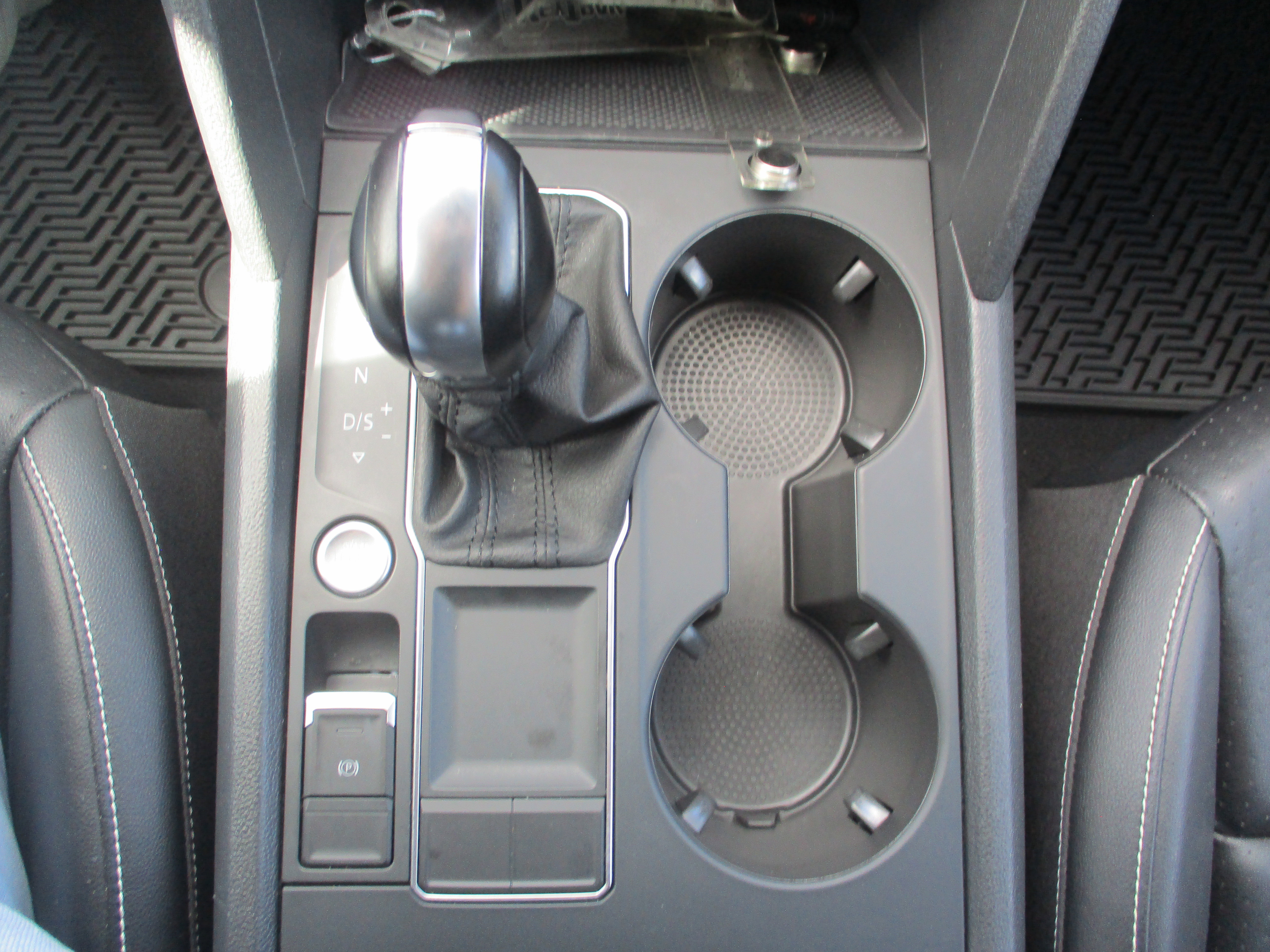 Used 2020 Volkswagen Atlas Cross Sport SE image 23