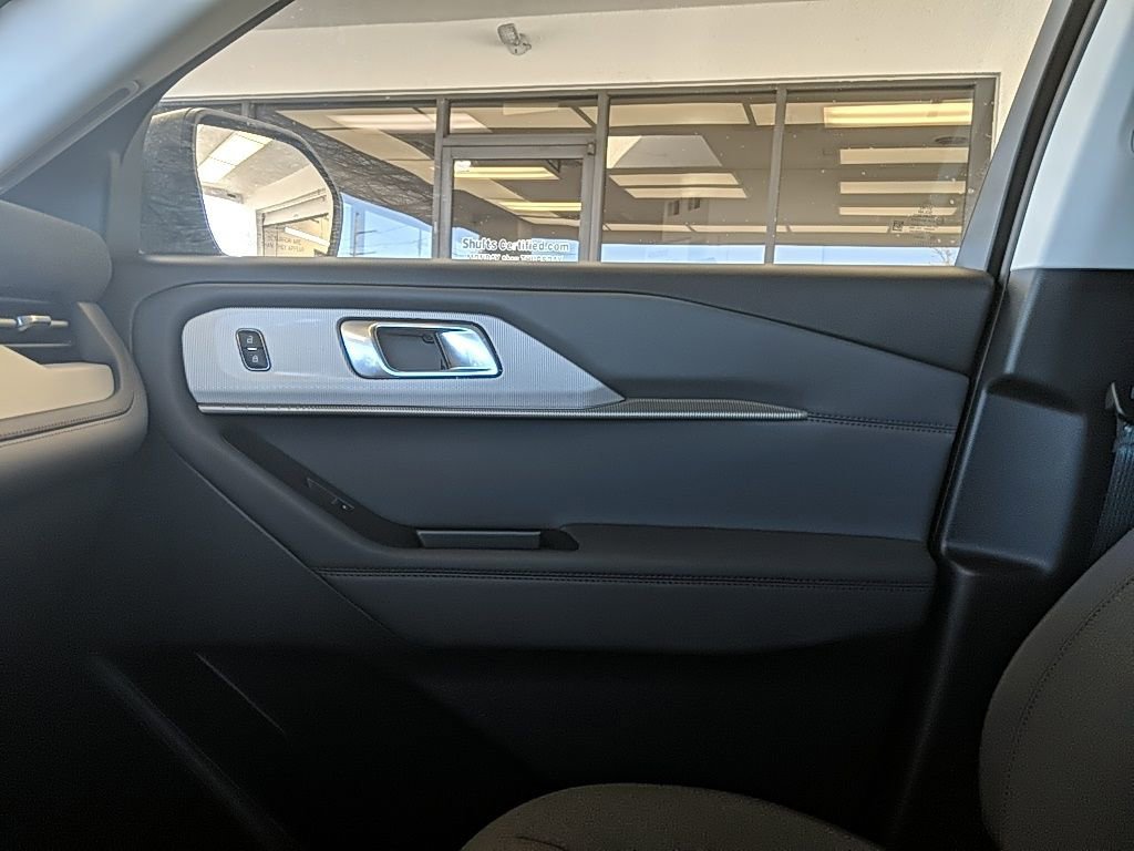 Certified 2025 Ford Explorer Active AWD/4WD image 24