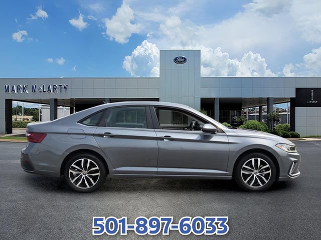 Used 2025 Volkswagen Jetta SE FWD image 6