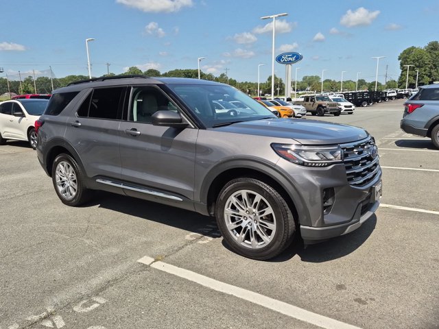 Certified 2025 Ford Explorer Active w/ Active Comfort Package AWD/4WD image 2